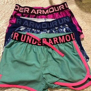 Set of 4 girls Under Armour shorts